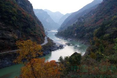 嘉陵江大峡谷