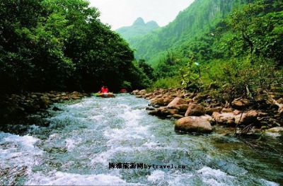 古龙山峡谷漂流