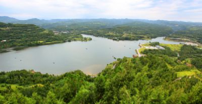 巴中化湖水利风景区