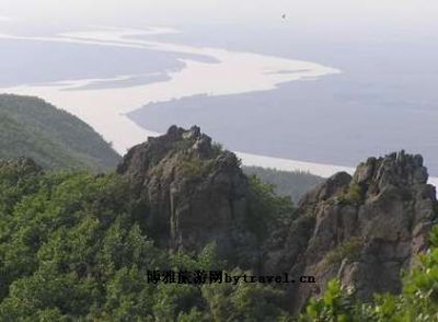 猴石山冰湖旅游区